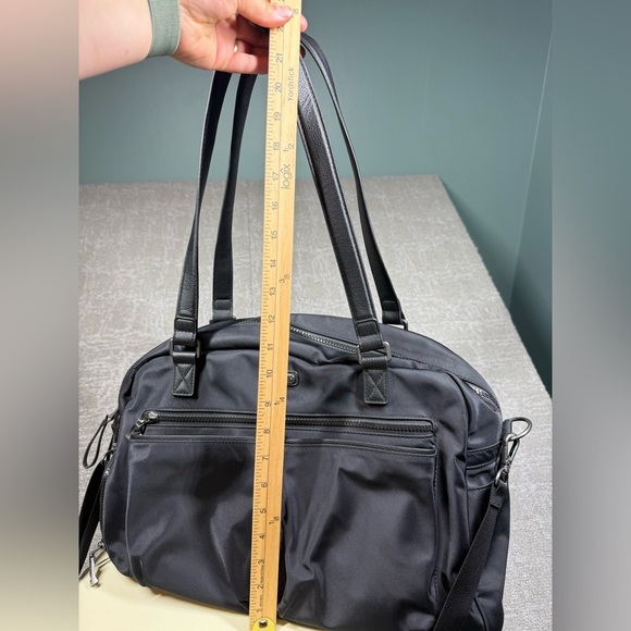 Baggallini Black Fifth Avenue Weekender Duffle Zipper Travel Bag - Picture 5 of 8